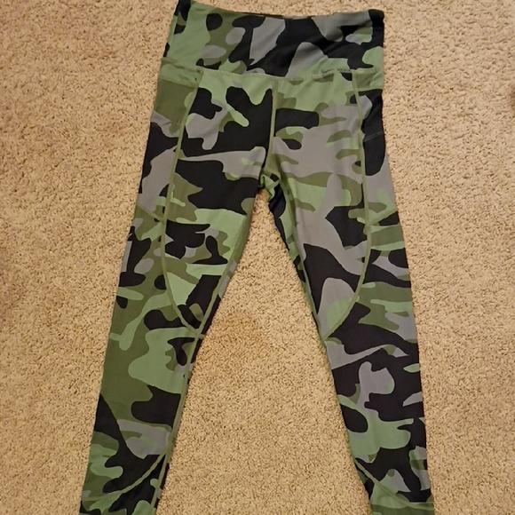 ZYIA Pants - ZYIA Women's Camo Leggings - Olive and Black